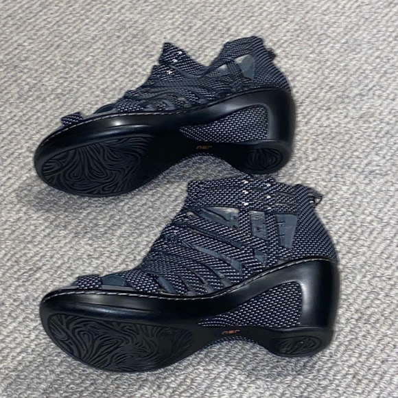 JBU Womens Black Nectar Polka dotted Wedge shoe, 8M - Picture 9 of 12